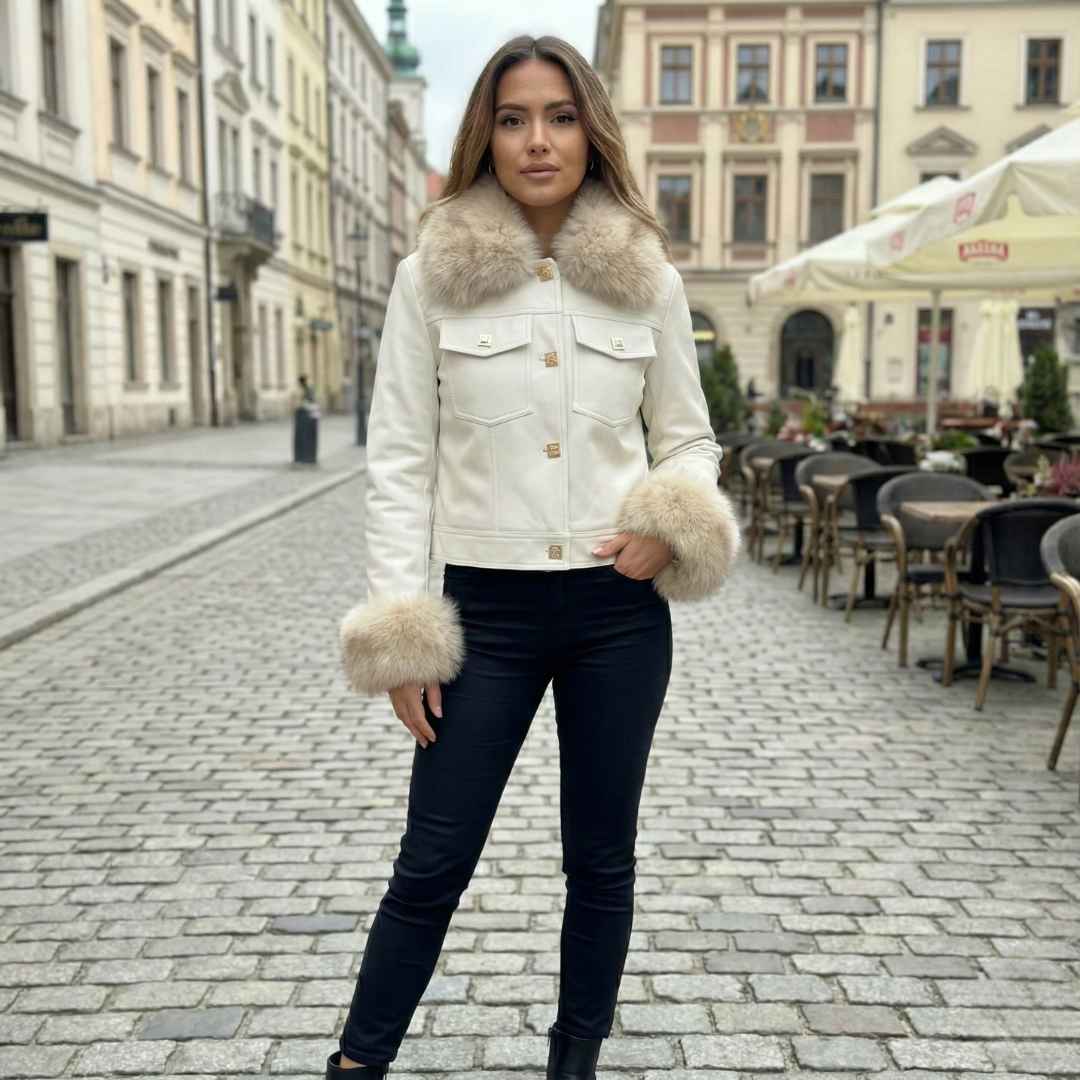 Veste Courte à Col & Poignets Fourrure – Finition Lisse