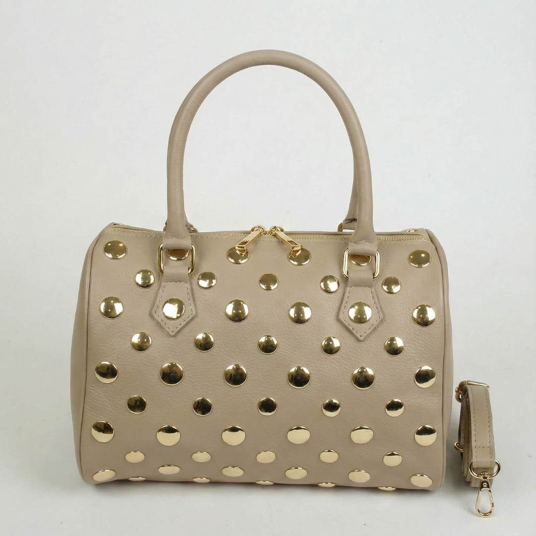 Sac Polochon en Cuir Italien Grainé à Clous Dorés – Style Rock Chic