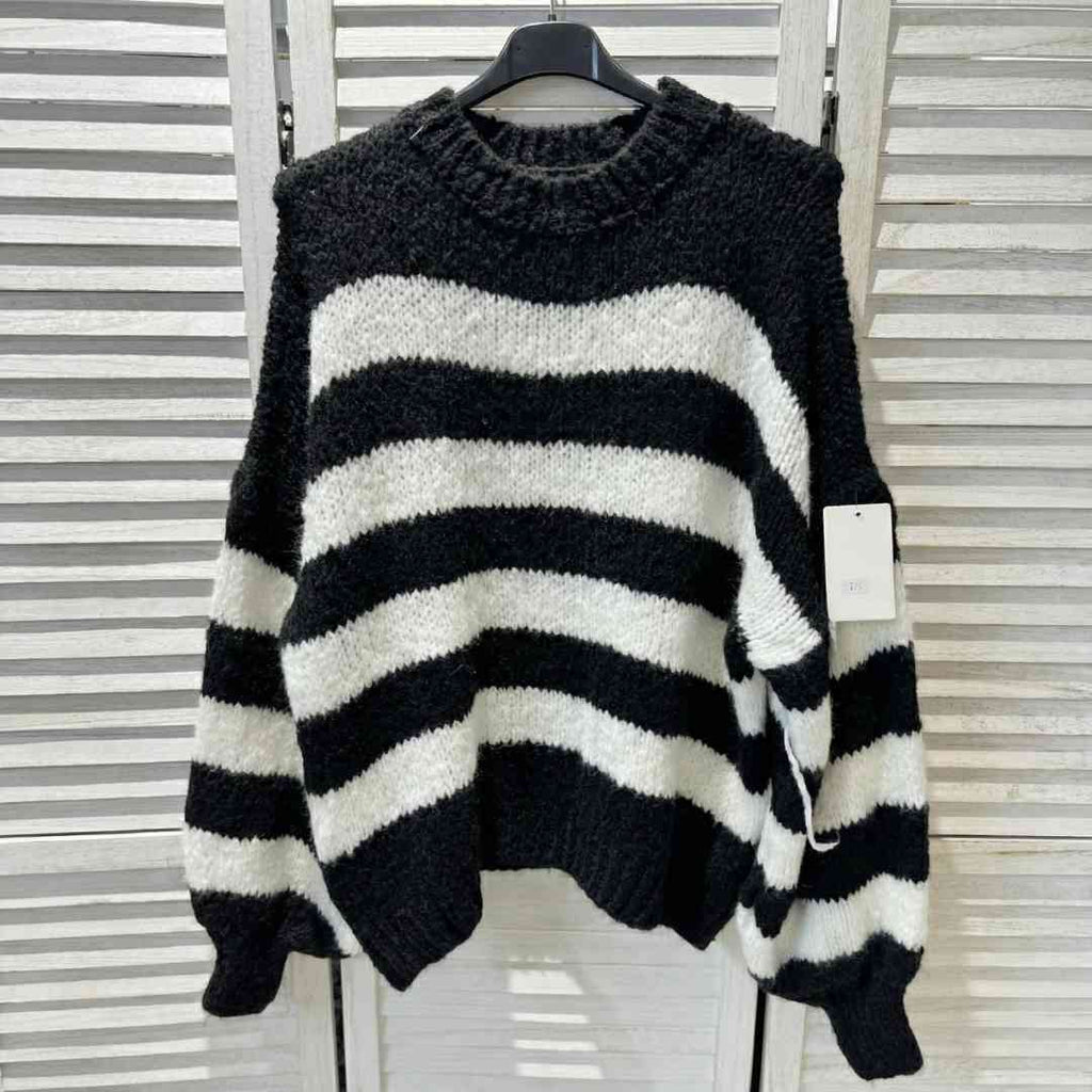 Le Pull Rayé Contemporain – Volume & Confort