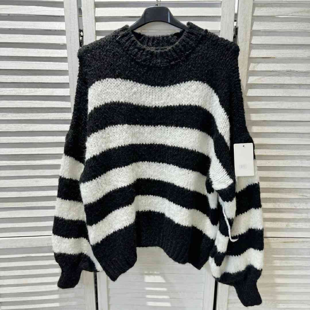 Le Pull Rayé Contemporain – Volume & Confort