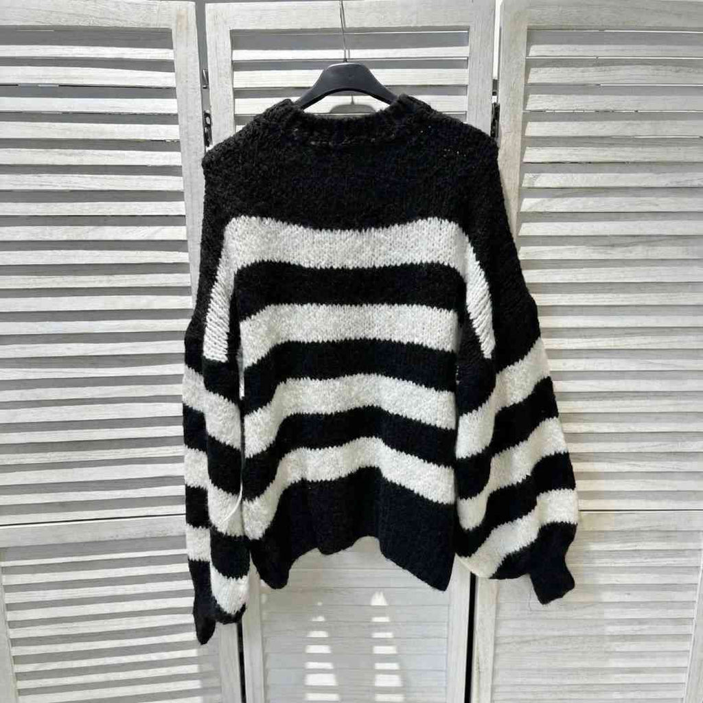 Le Pull Rayé Contemporain – Volume & Confort